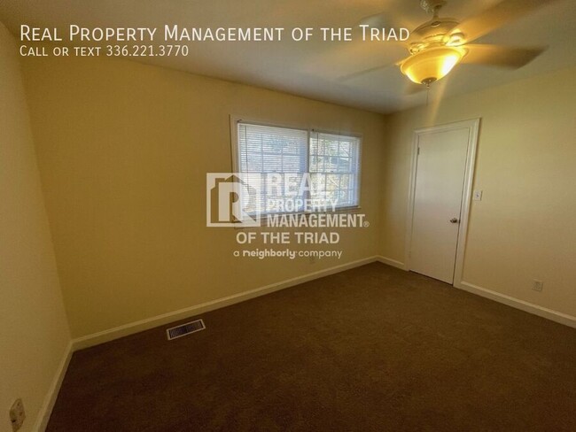 Building Photo - 2821 Tully Square