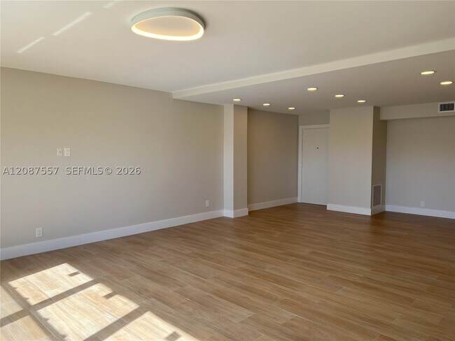 Building Photo - 1881 Middle River Dr