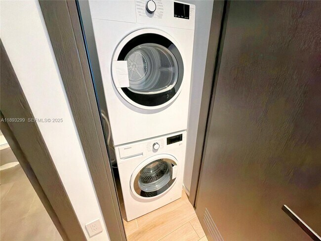 Building Photo - 398 NE 5th St