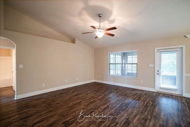 Building Photo - 2112 Stennis Dr