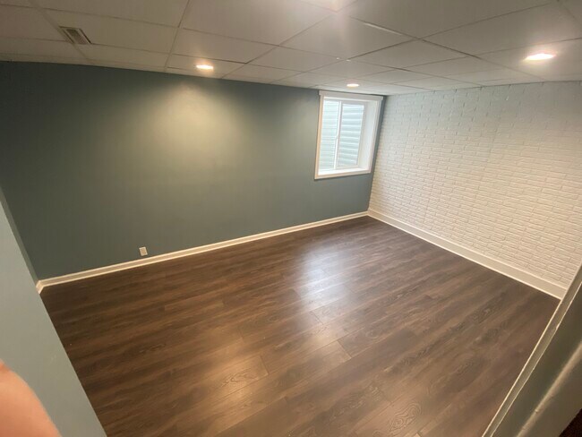 Building Photo - 1544 E Park Ave