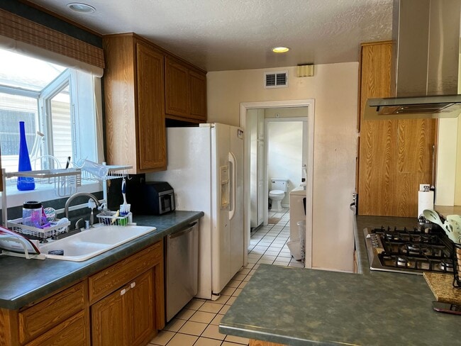 Building Photo - 4 Bedroom 2 Bath House for Rent In Whittier