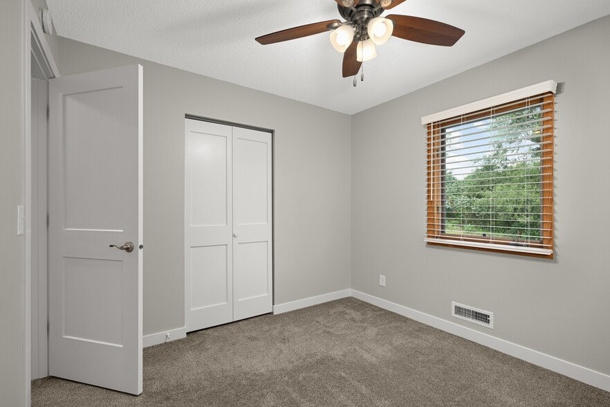 Building Photo - 1349 Easter Ln