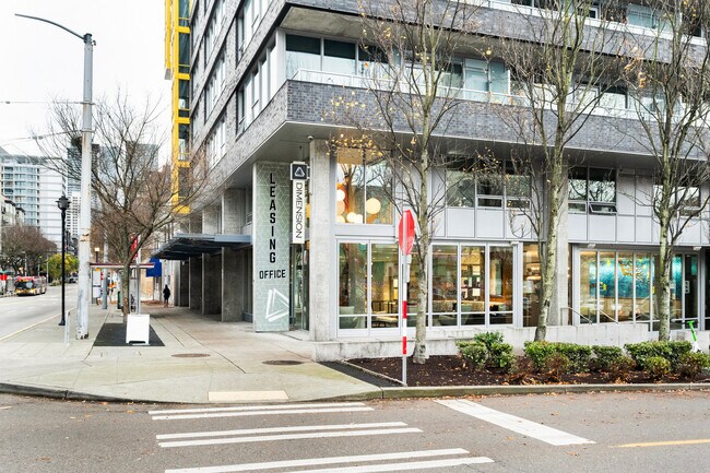 Building Photo - 225 Cedar St