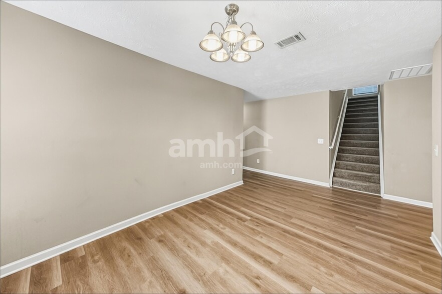 Building Photo - 424 Elderberry Way