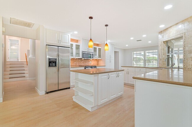 Building Photo - **Direct Gulf Access Pool Home! 4 BED/3 BA...