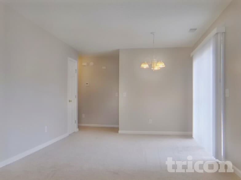 Building Photo - 1306 May Oak Cir
