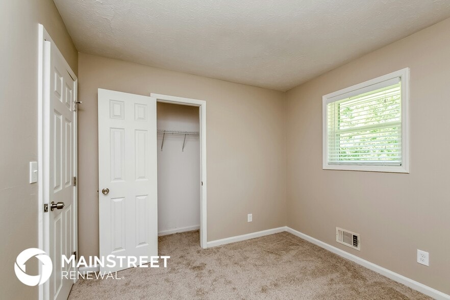 Building Photo - 204 Oxford Way