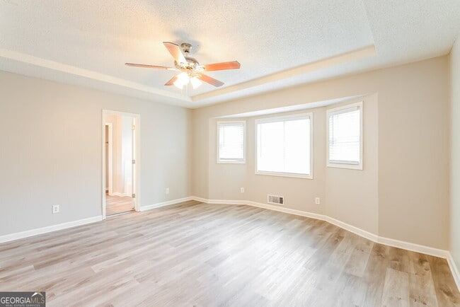 Building Photo - 5767 Riverside Dr