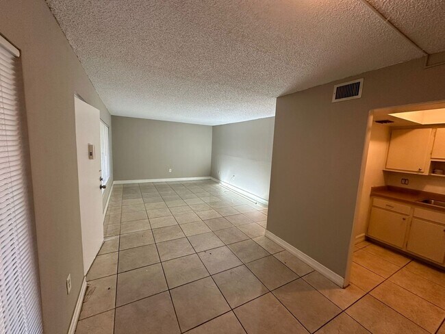 Building Photo - FAST APPROVAL !  1 bed 1 bath at green tee...