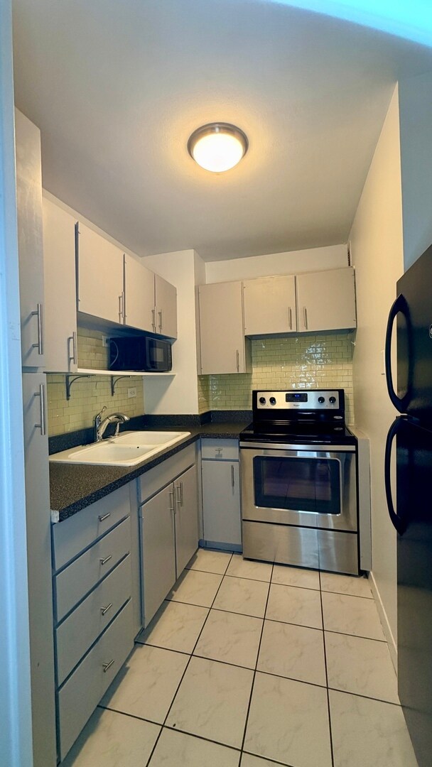 Building Photo - 21 W Goethe St