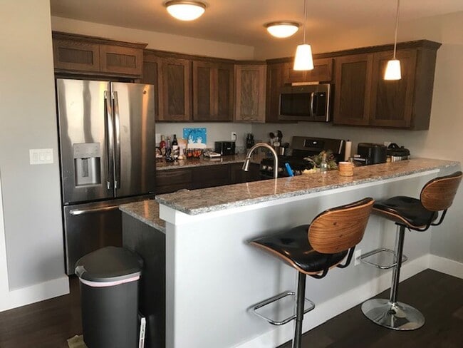 Building Photo - 3 Bedroom, 2 1/2 Bathroom Townhouse -2 weeks free rent with 1-year lease-