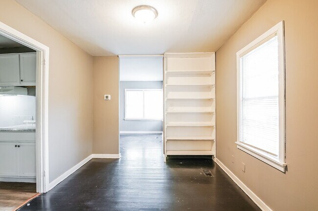 Building Photo - ***** ONE MONTH FREE RENT *****  Recently Remodeled Clean Home for Immediate Move-In Voucher Frie...