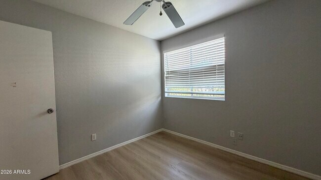 Building Photo - 213 S Crosscreek Dr