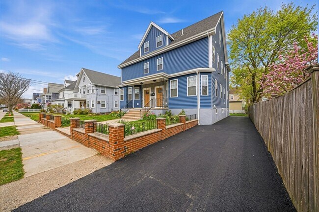 Building Photo - 9 Logan Ave