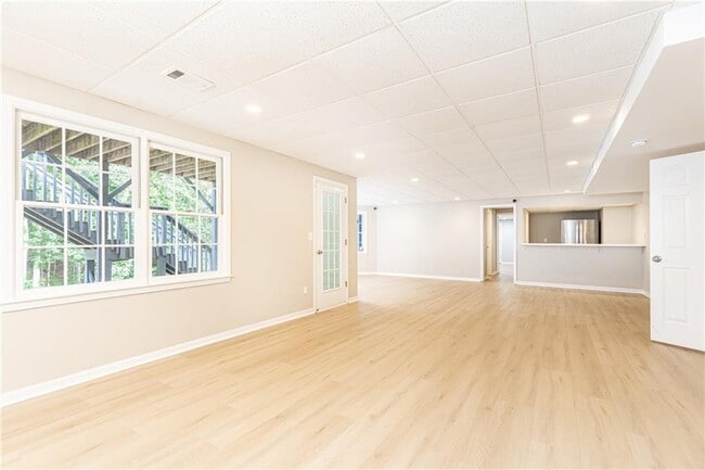 Building Photo - 9360 Nesbit Lakes Dr