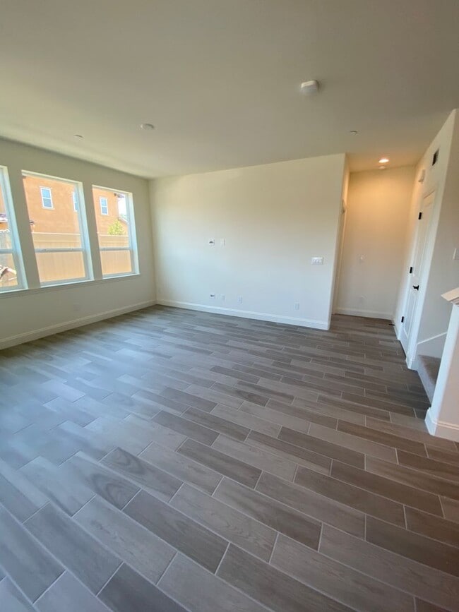 Building Photo - Modern Dog Friendly Town-home in the Orcutt Hills