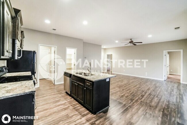 Building Photo - 1516 NE Jaclyn Dr, Grain Valley, MO 64029