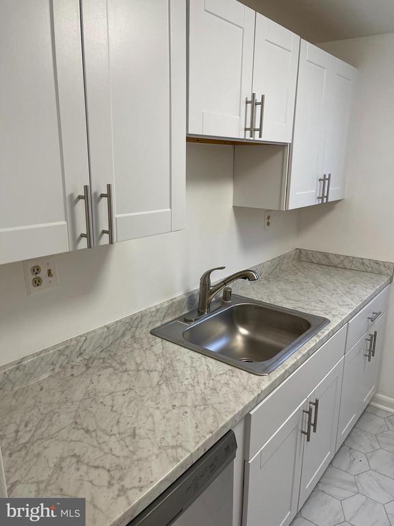 Building Photo - 4370 N Pershing Dr