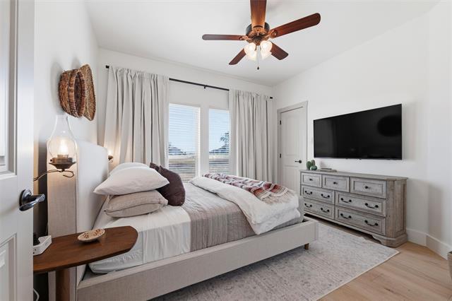 Building Photo - 570 S Point Ct