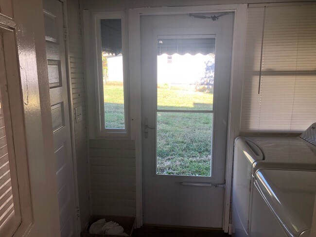 Building Photo - 2 Bedroom House Near E.C. Glass High School