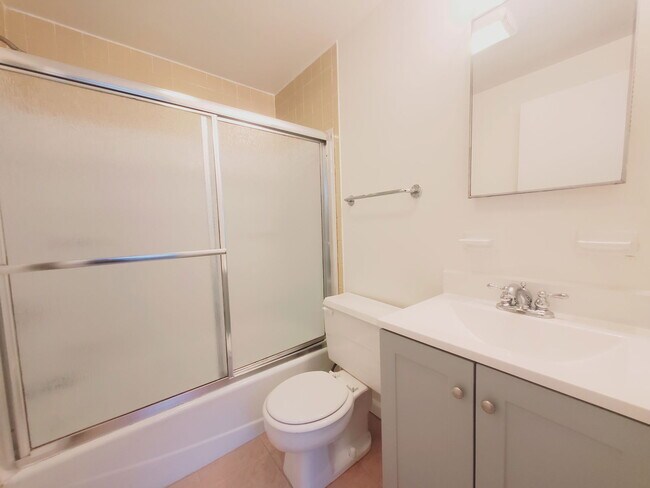 Building Photo - 22 Glenbrook Rd