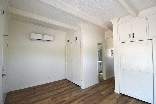 Building Photo - 605-609