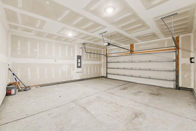 Building Photo - 111 Blossom Wood Ln