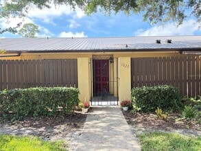 Building Photo - 1026 Medinah Dr