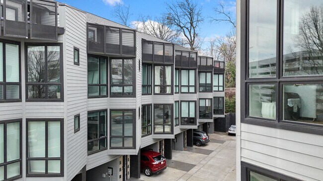 Building Photo - Modern Townhome with Roof Terrace in Dilworth Neighborhood Charlotte NC