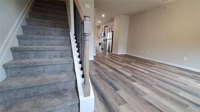 Building Photo - 1055 Bayrose Cir