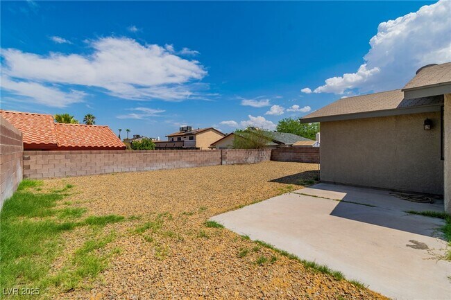 Building Photo - 3780 Avila St