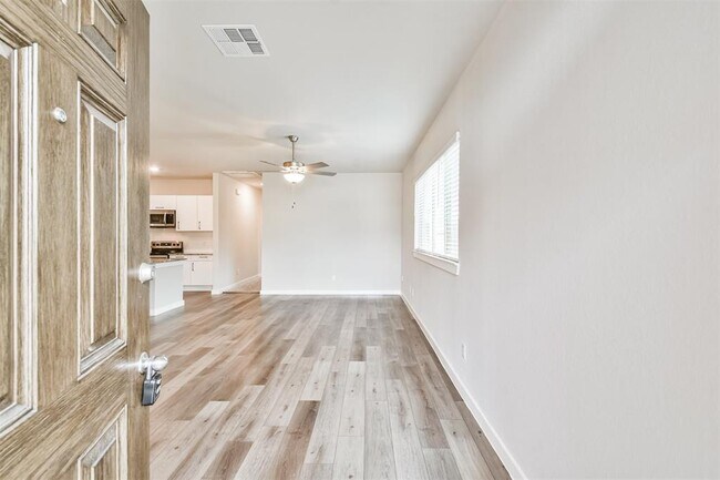 Building Photo - 25129 Pacific Wren Dr