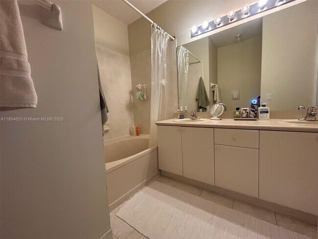 Building Photo - 1104 Shoma Dr
