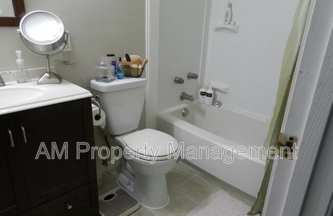 Building Photo - 402 Thompson Dr