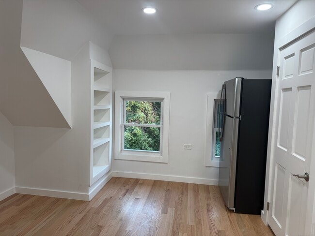 Building Photo - 263 Hawley Ave