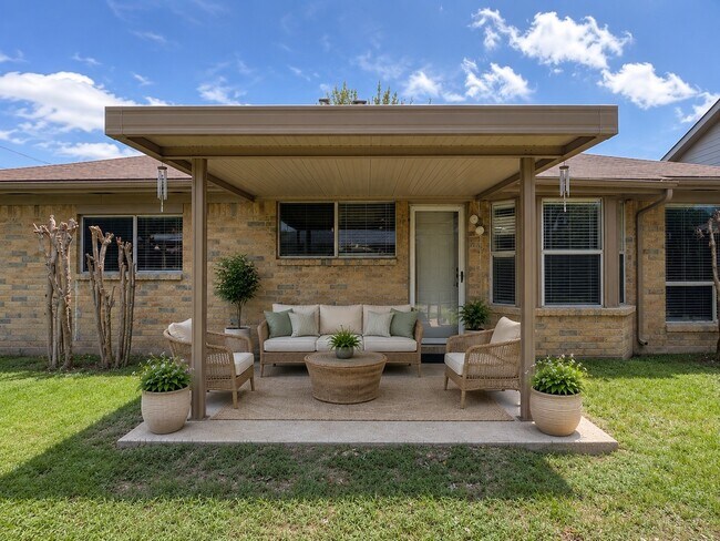 Building Photo - 1206 Park Knoll Ln