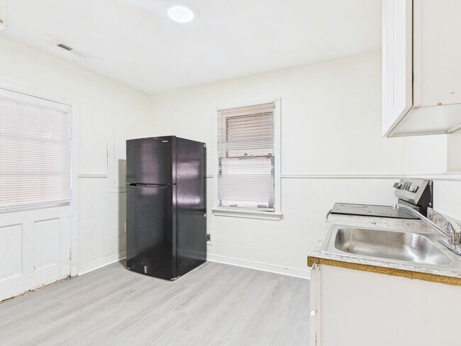 Interior Photo - 2602-2606 Monument Ave