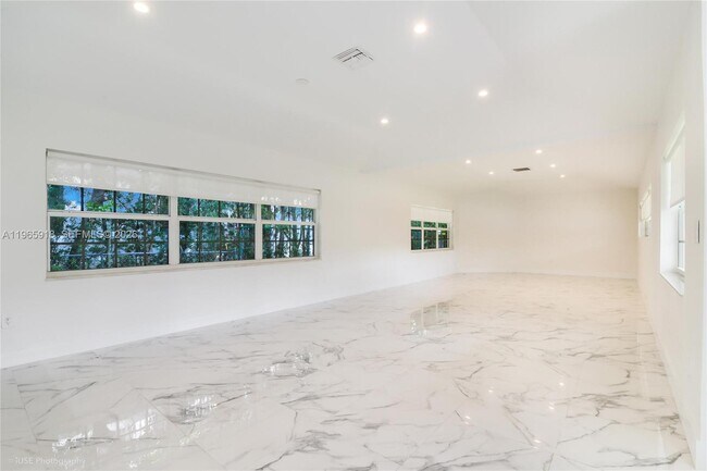 Building Photo - 52 Camden Dr