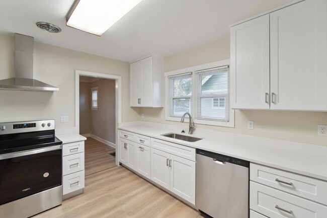 Building Photo - Single Family Home on Spokanes Sought Afte...