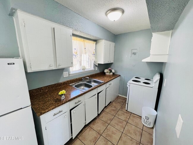 Building Photo - 8921 Kenneth St