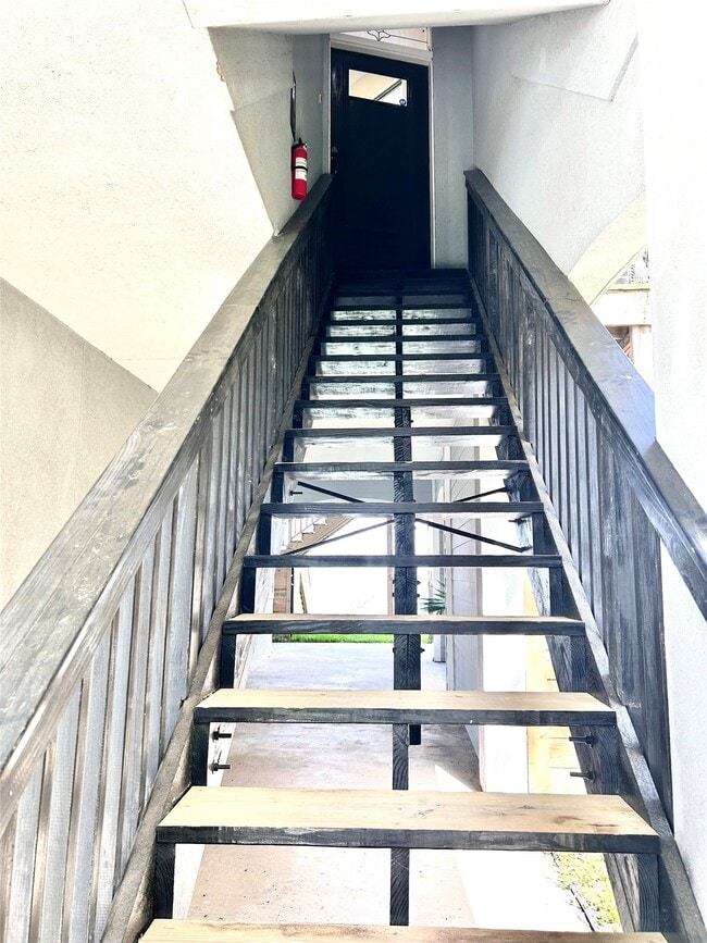 Building Photo - 807 Kipp Ave