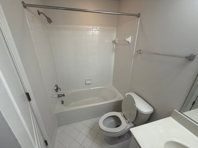 Building Photo - 20 Boucher Pl