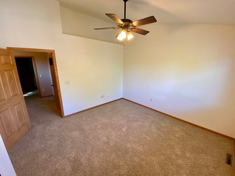 Building Photo - 3809 Cliffside Dr