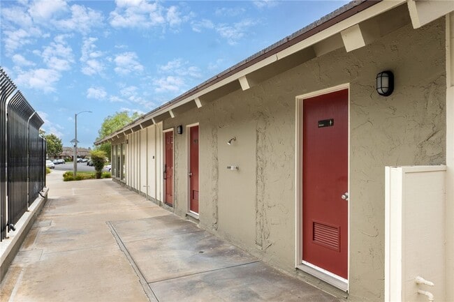 Building Photo - 4792 Larwin Ave