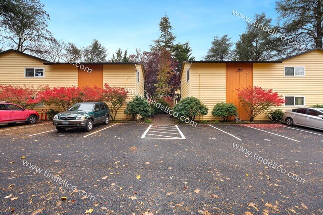 Building Photo - 2nd MONTH FREE!!! Charming Upstairs 2BD/1BA in the Heart of Multnomah Village- Water, Sewer & Gar...