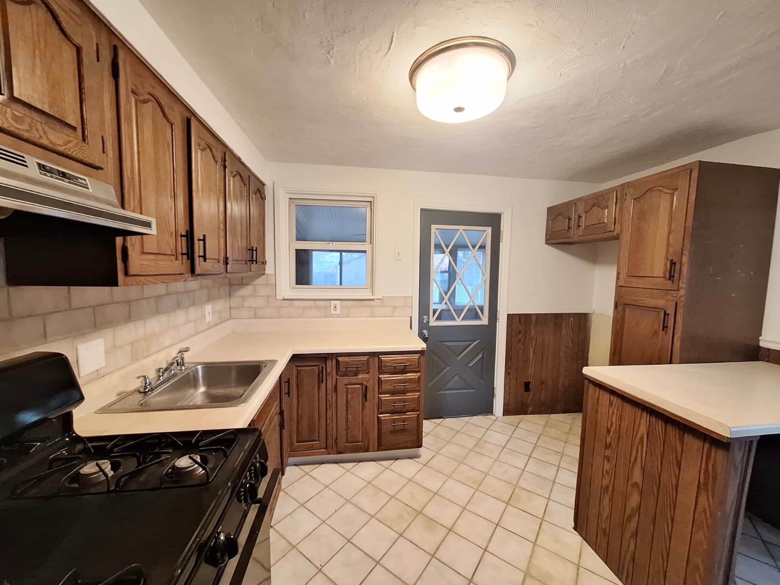 Building Photo - 991 Loucks Pl