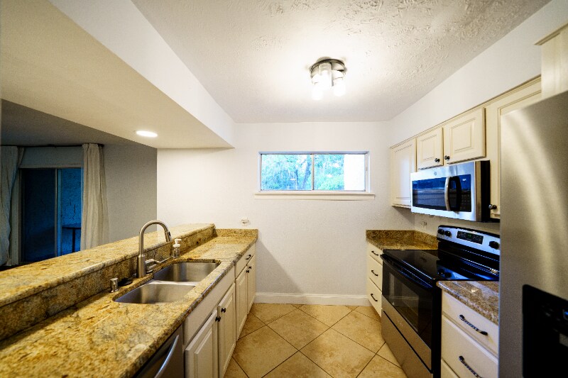 Building Photo - 4417 Rayfield Dr