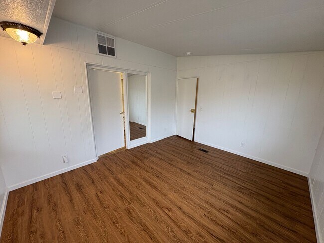 Building Photo - Pleasant Country Home Available Now!