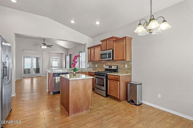 Building Photo - 7433 Dewberry Dr